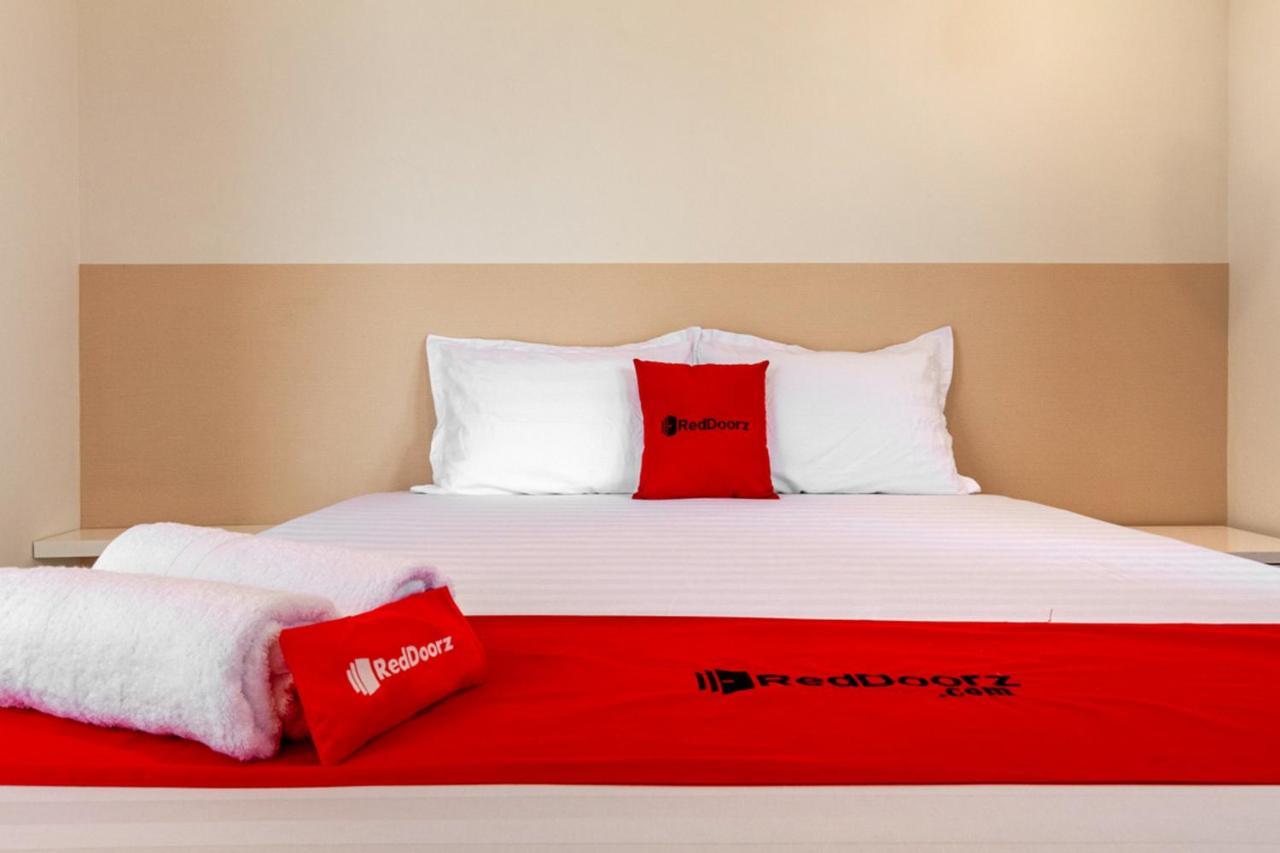 Hotel Reddoorz Syariah @ Kebraon Surabaya Esterno foto