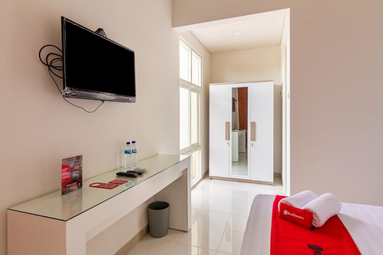Hotel Reddoorz Syariah @ Kebraon Surabaya Esterno foto