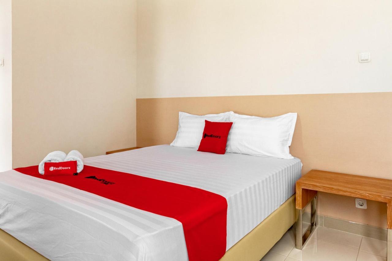 Hotel Reddoorz Syariah @ Kebraon Surabaya Esterno foto